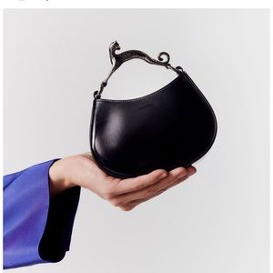 Meet your Posher, Cynthia